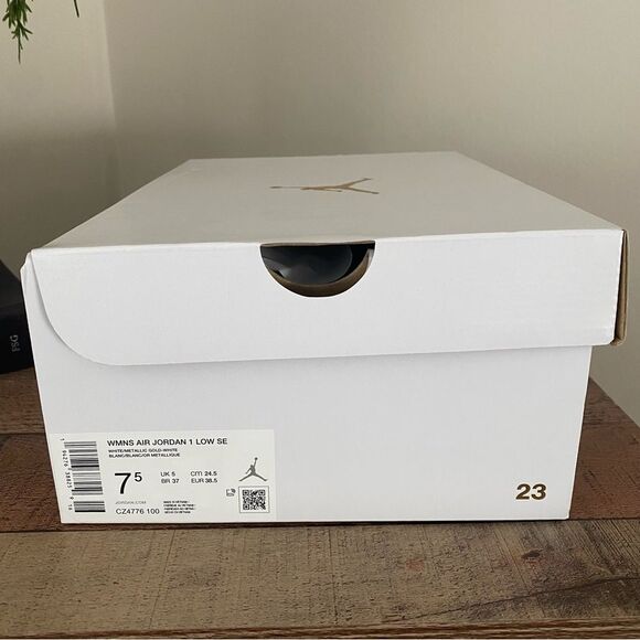 NIB Jordan 1 Low - Picture 6 of 8